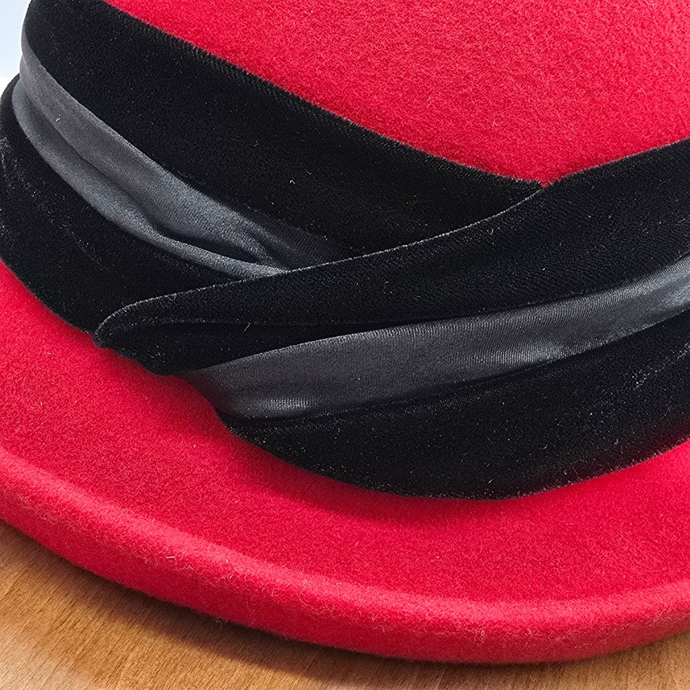 Giovannio New York Red Wool Cloche Hat Black Velvet Ribbon‎ Trim - Picture 2 of 7